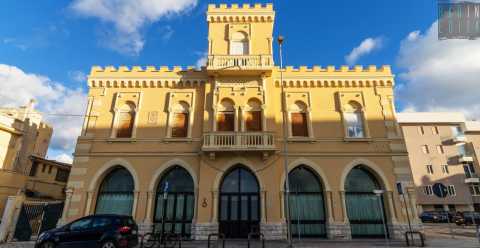 Bari, quell'antica dimora sul mare che sembra un piccolo castello:  l'eclettica Villa Rosa